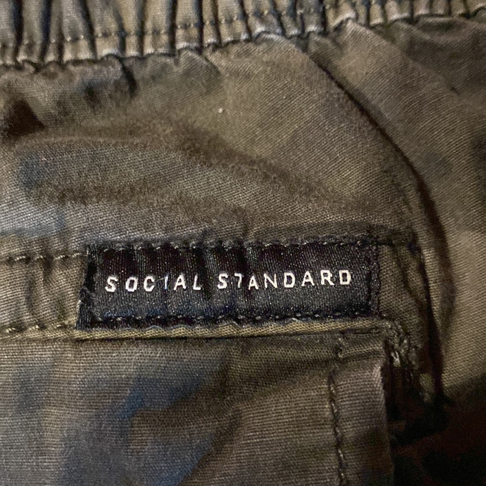 Camo capris - Picture 3 of 4